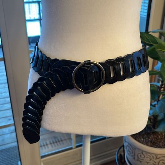 Black Leather Open Weave Adjustable Belt - Picture 2 of 8
